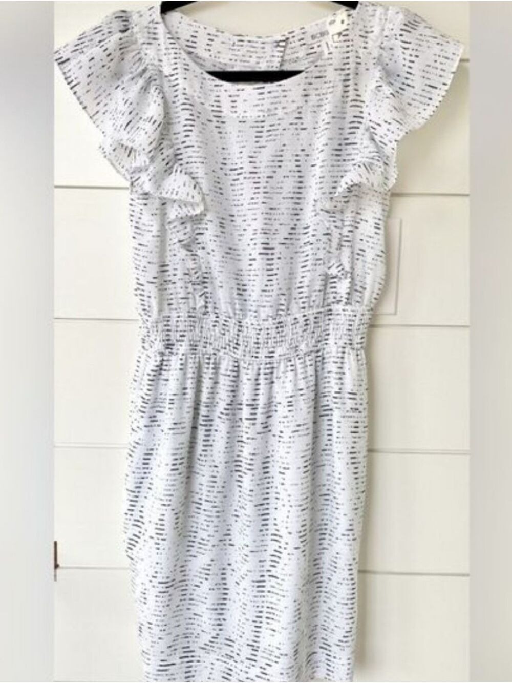 BCBG White Summer Dress With Peekaboo Back Detail Size XS